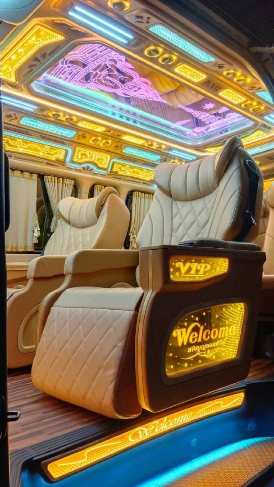 Luxury van service 8 seats